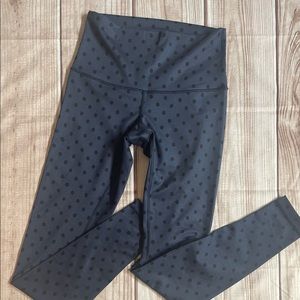 Like new Lululemon polka dot wunder under leggings (size 8)